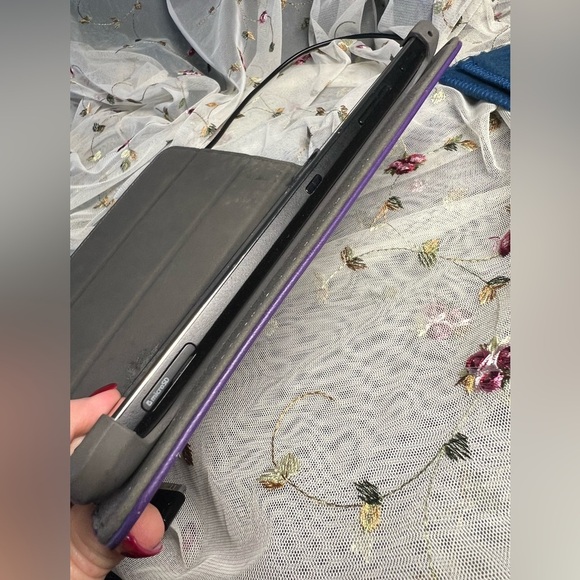 Samsung Galaxy Tab 4 Tablet 7” Display - Picture 3 of 5